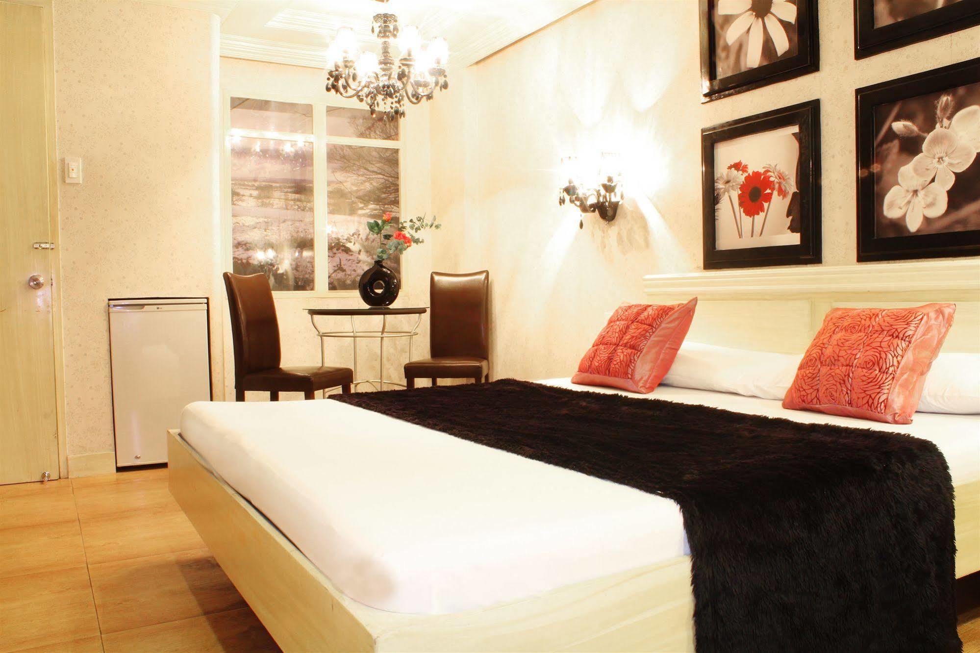 Victoria Court Hillcrest Pasig Motel Exterior photo